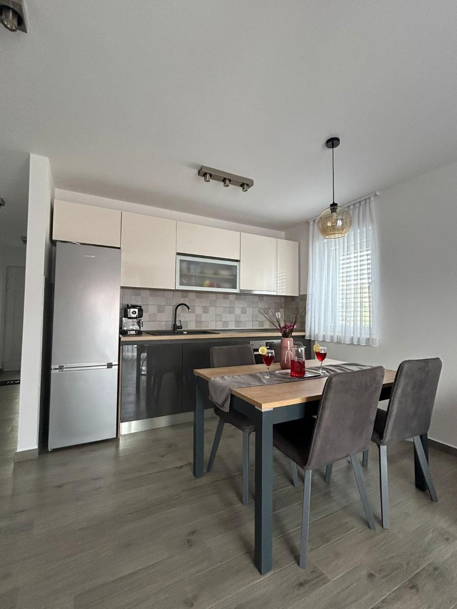 Apartments Vini Donji Seget Extérieur photo